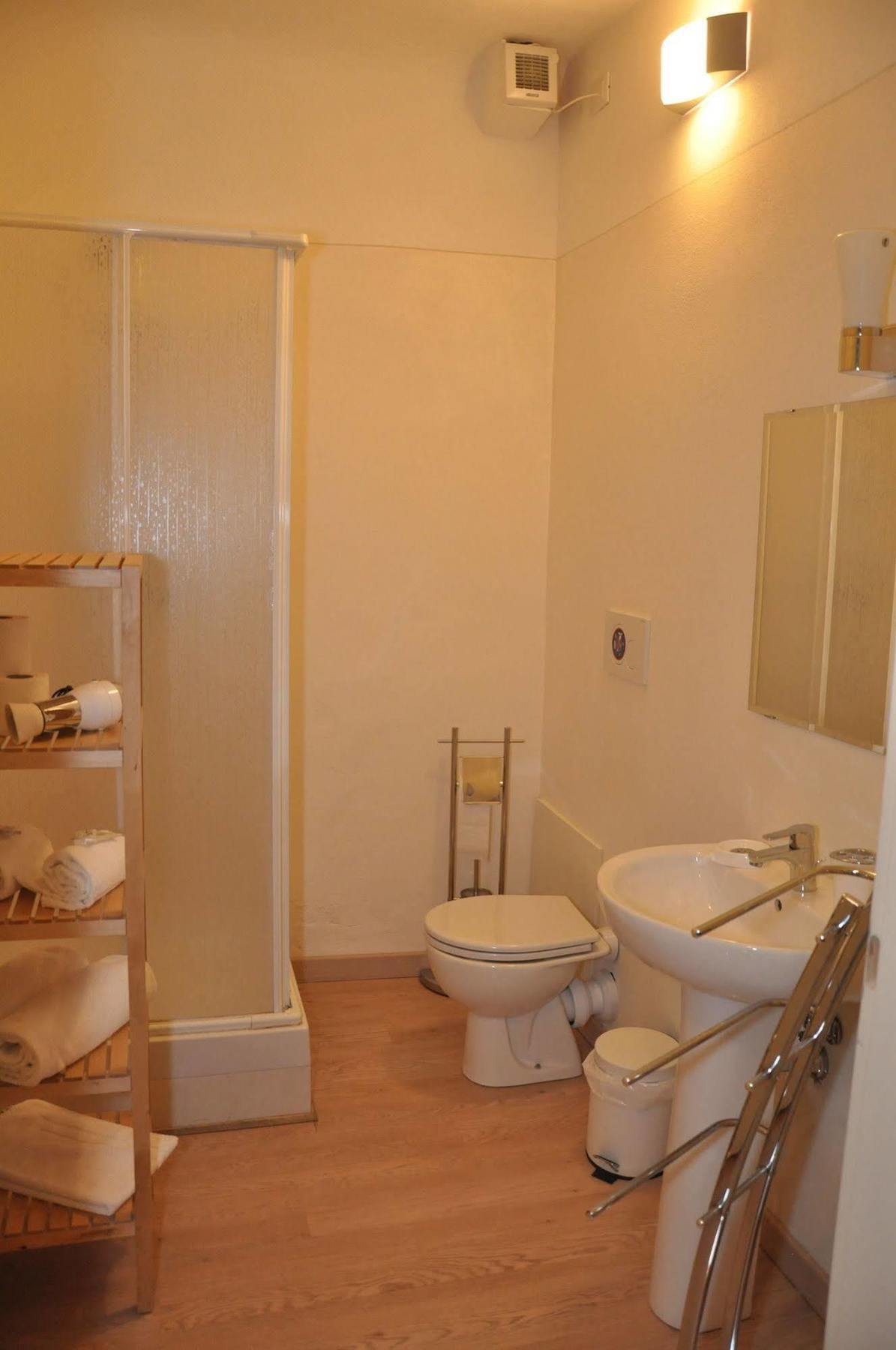 لوكا At Home Bed And Breakfast المظهر الخارجي الصورة