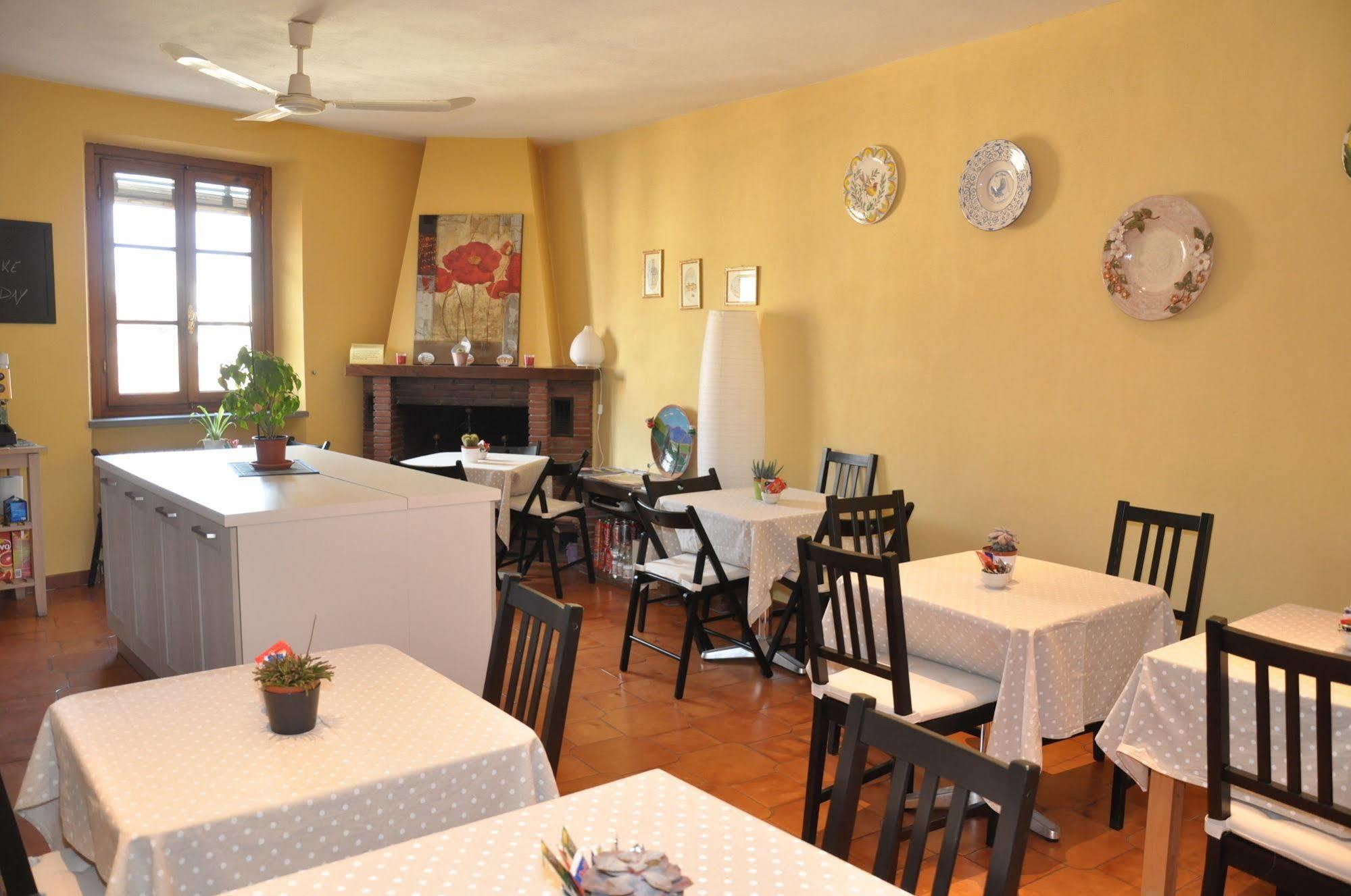 لوكا At Home Bed And Breakfast المظهر الخارجي الصورة